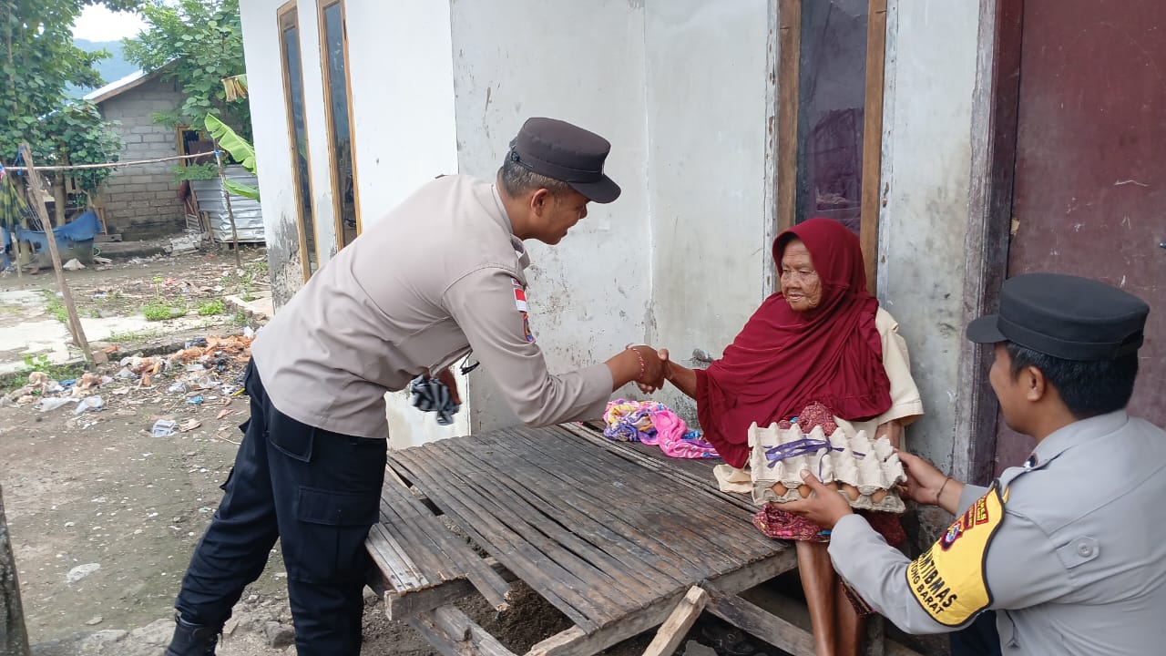 Polsek Sekotong Dukung Program Lombok Barat Mantap lewat Aksi Sosial