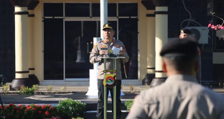 Kapolres Lombok Barat Berikan Penghargaan Kepada Personel Berprestasi, Tingkatkan Motivasi Kerja