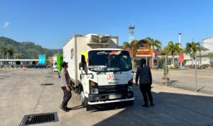 Pengamanan Ketat Bongkaran KMP SURYA 777 di Pelabuhan Lembar Berjalan Lancar