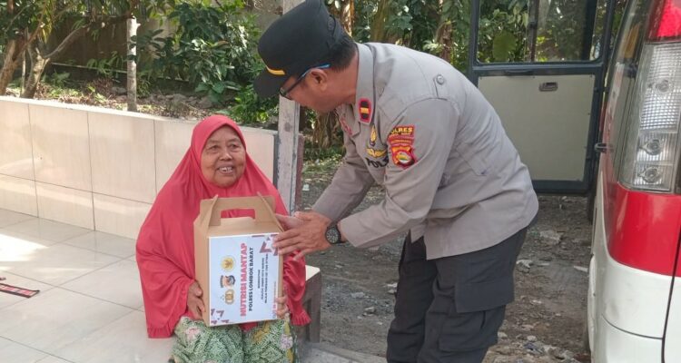 Polres Lombok Barat Salurkan 'Nutrisi Mantap' untuk Masyarakat yang Membutuhkan