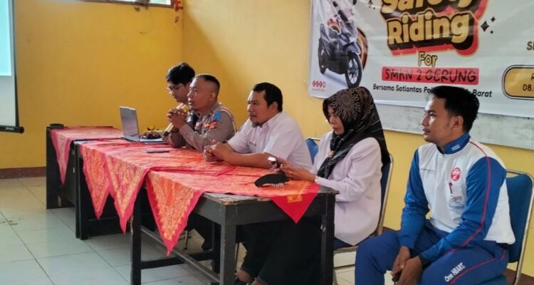 SMKN 2 Gerung Jadi Lokasi Edukasi Safety Riding Satlantas Lombok Barat