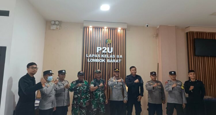 Polsek dan TNI Gelar Patroli Gabungan Jaga Kamtibmas di Kecamatan Kuripan