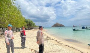 Upaya Polsek Sekotong Ciptakan Wisata Aman di Pantai Elak-Elak Lombok Barat