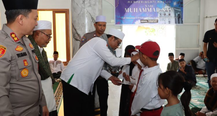 Kapolres Lombok Barat Tekankan Keteladanan Rasulullah pada Maulid Nabi di Masjid Baiturrahman