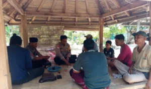 Bhabinkamtibmas Sekotong Gencar Edukasi Manfaatkan Pekarangan untuk Ketahanan Pangan