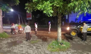 Polsek Gerung Jaga Malam, Wujudkan Rasa Aman Warga Lombok Barat