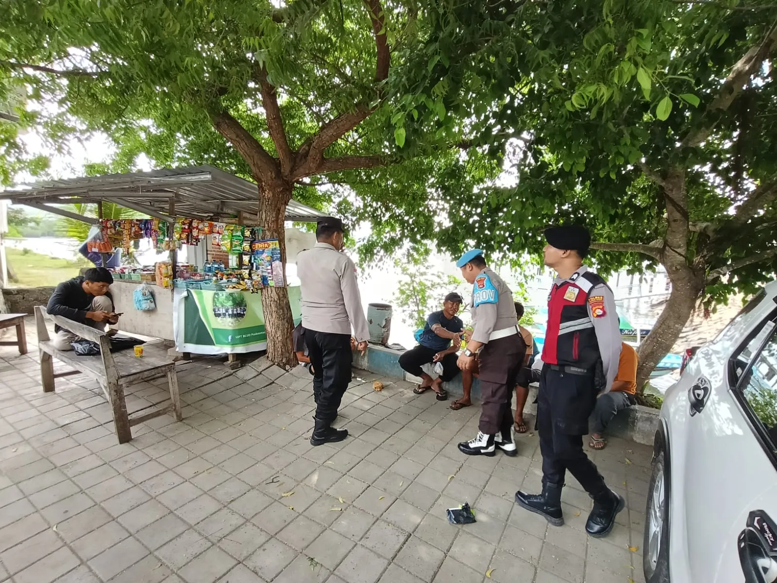 WhatsApp Image 2025-10-24 at 17.25.27_result Warga Apresiasi Patroli Rutin Polsek Batulayar, Senggigi Makin Aman