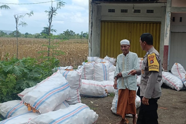 WhatsApp Image 2025-10-30 at 12.40.49 (1) Jagung Melimpah, Polri Dukung Ketahanan Pangan di Lombok Barat