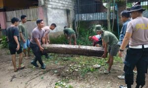 Aksi Polisi, Mahasiswa KKN, dan Warga Sekotong Jaga Lingkungan