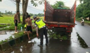 Tangani Truk Mogok, Satlantas Lobar Jamin Kelancaran Lalu Lintas