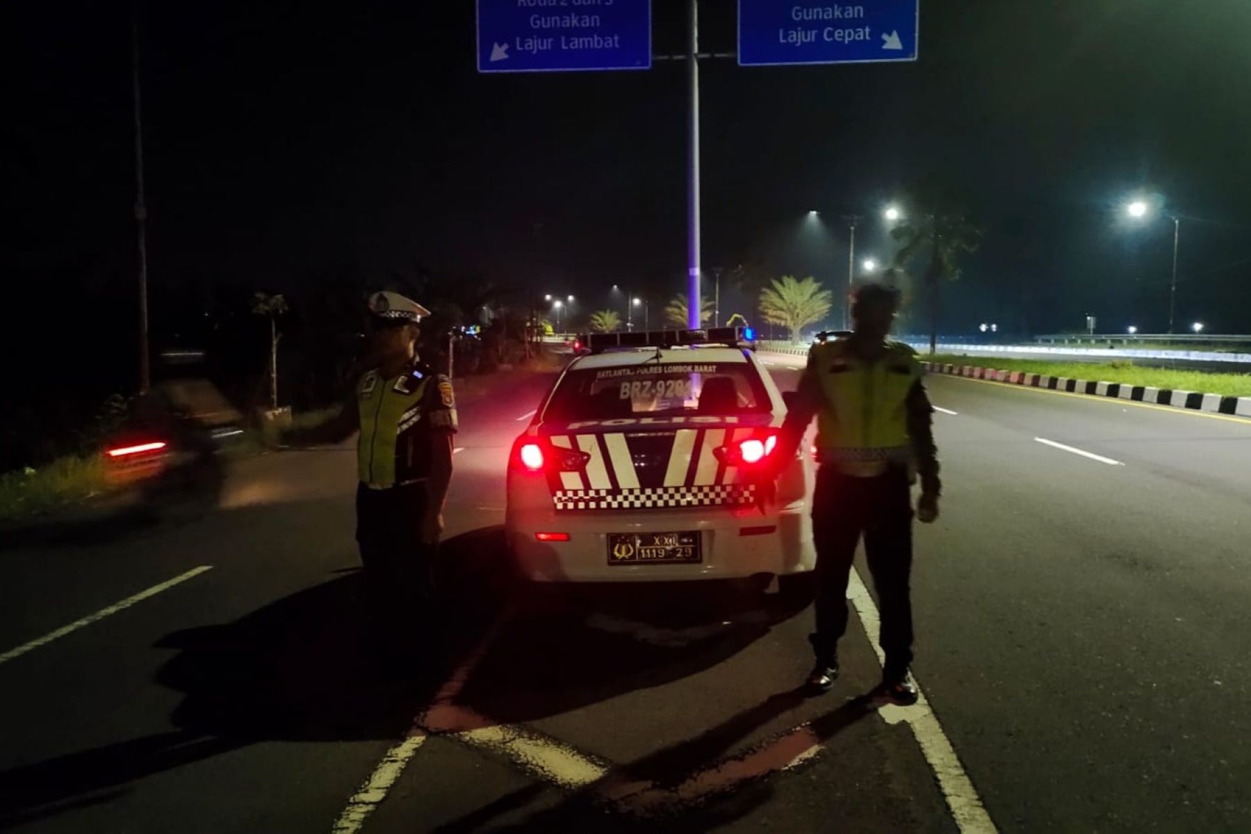 Polres Lombok Barat Bubarkan Kerumunan, Jaga Ketenangan di Bypass BIL 2