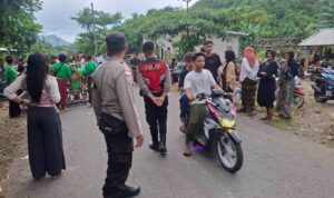 Demi Kelancaran Adat, Personel Polsek Sekotong Atur Arus Nyongkolan